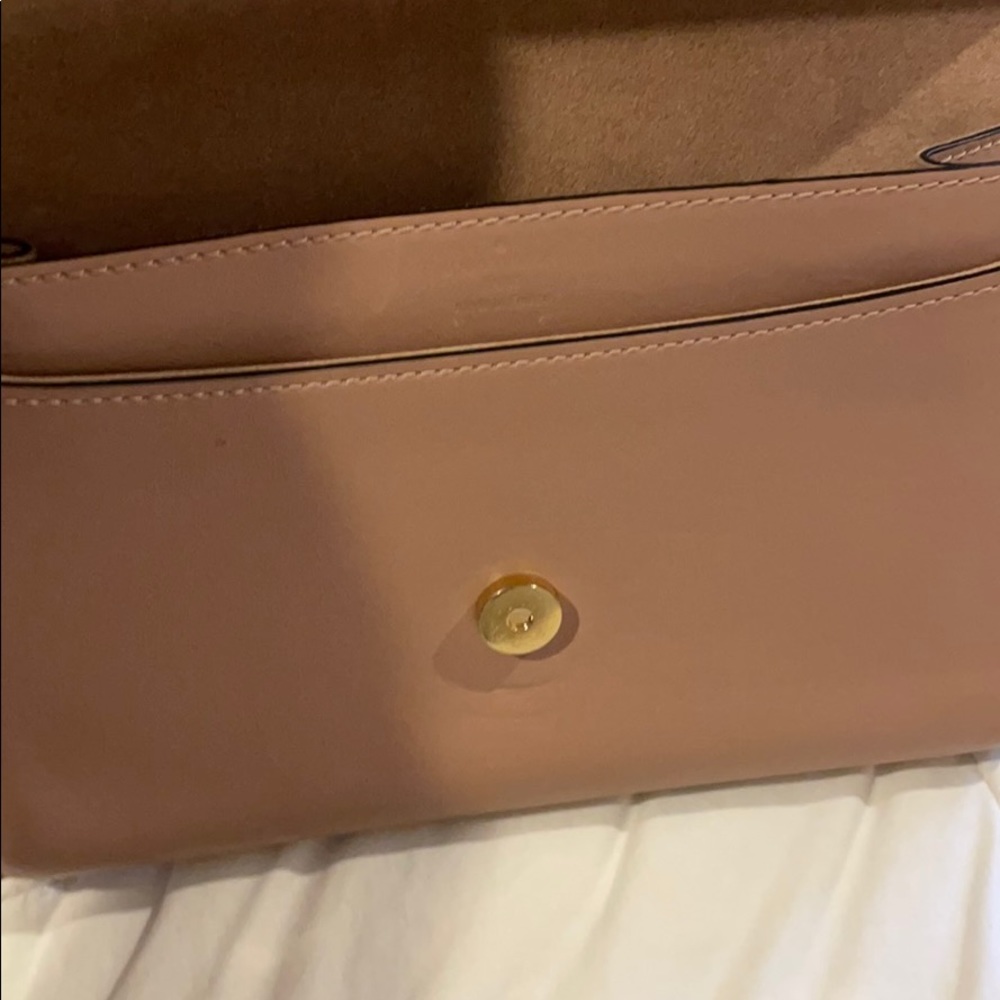 Louis Vuitton - Picture 3 of 7